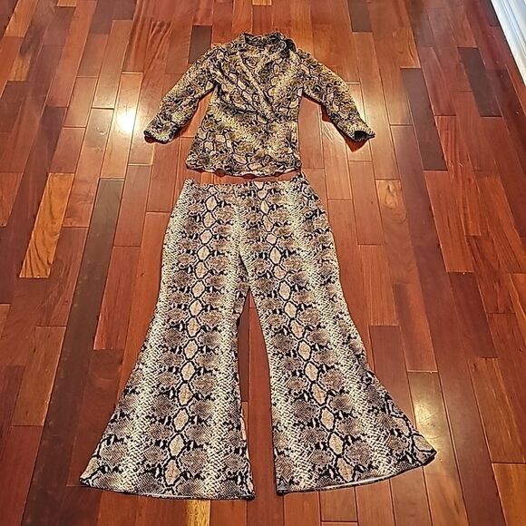 Zara Pants - Snake Print Zara Outfit Two Pieces Bell Bottom Pants Long sleeve Top Lightweight